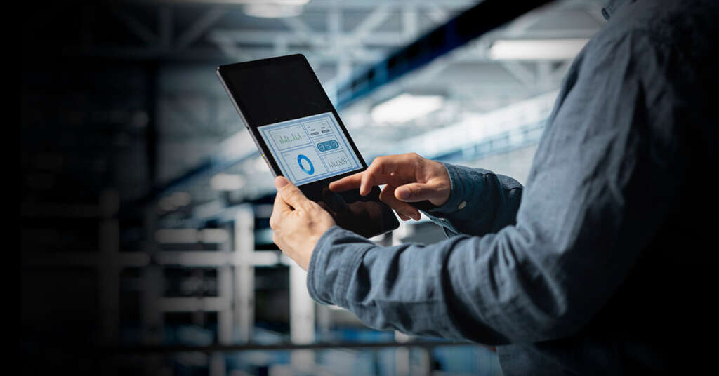 observabilidad en infraestructura IT con dashboard de monitoreo y analisis en tiempo real